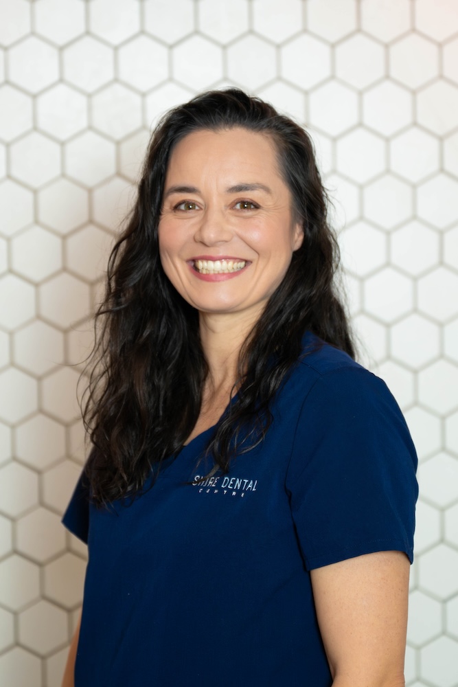 Dr Eleni Nanitsos, BDent Bsc (Hons)